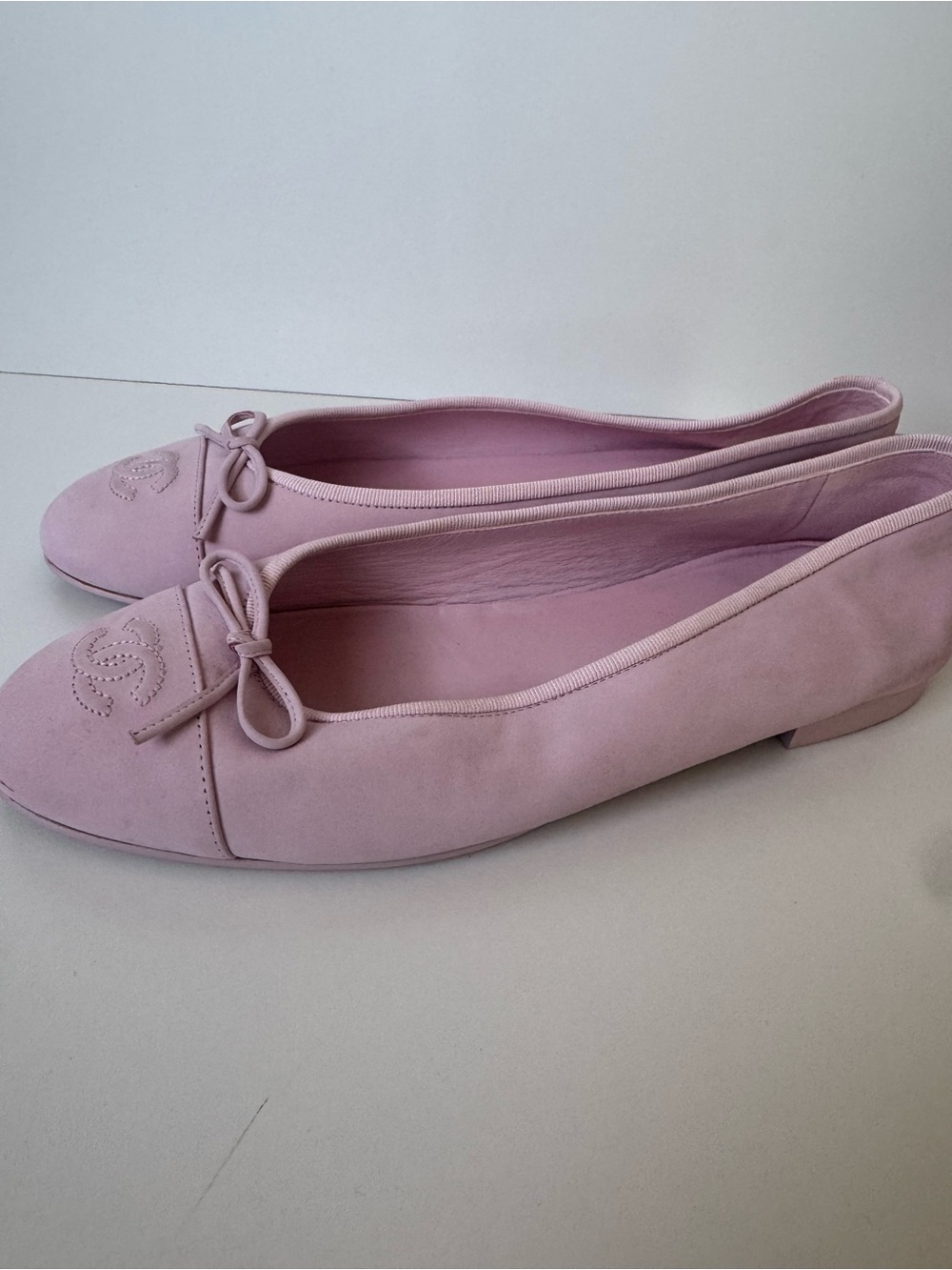 CHANEL Light Pink Suede Ballet Flats with CC Bow - Picture 6 of 6
